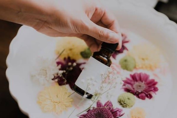 Quels sont les bienfaits de l'huile essentielle de tea tree sur les dents ?
