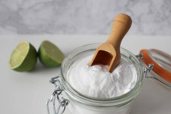 L'aide infaillible de bicarbonate de soude pour blanchir les dents !