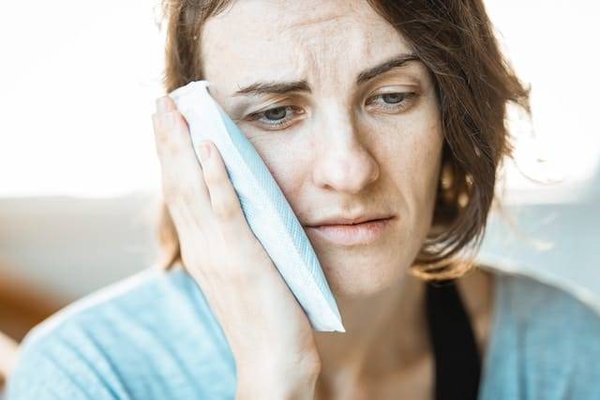 Quels sont les effets indésirables des produits de blanchiment des dents ?